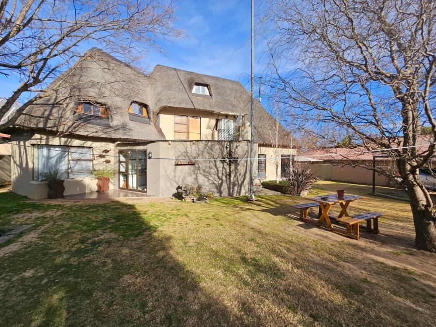 To Let 5 Bedroom Property for Rent in La Provance Free State